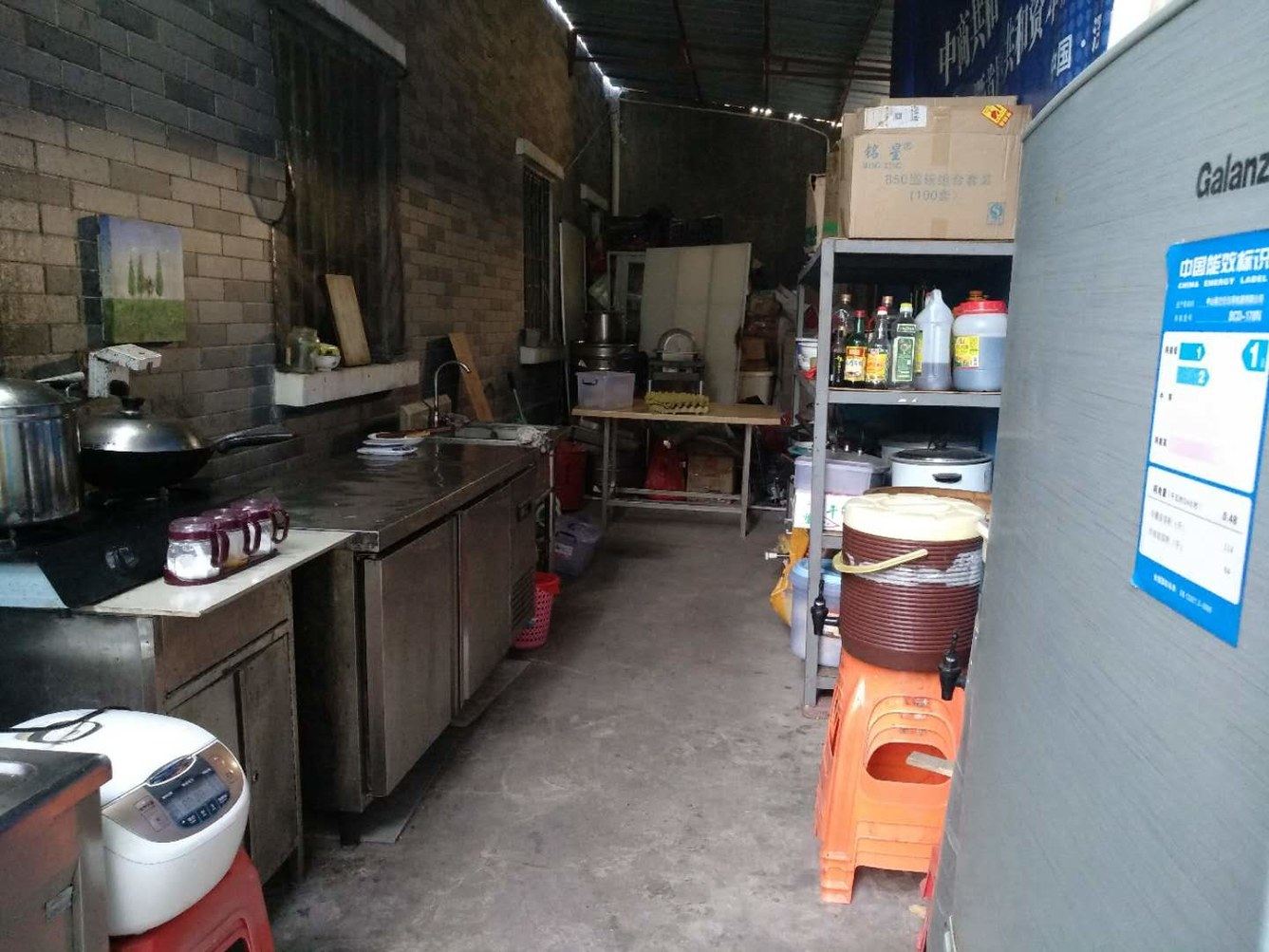 草莓园旁二室一厅整租