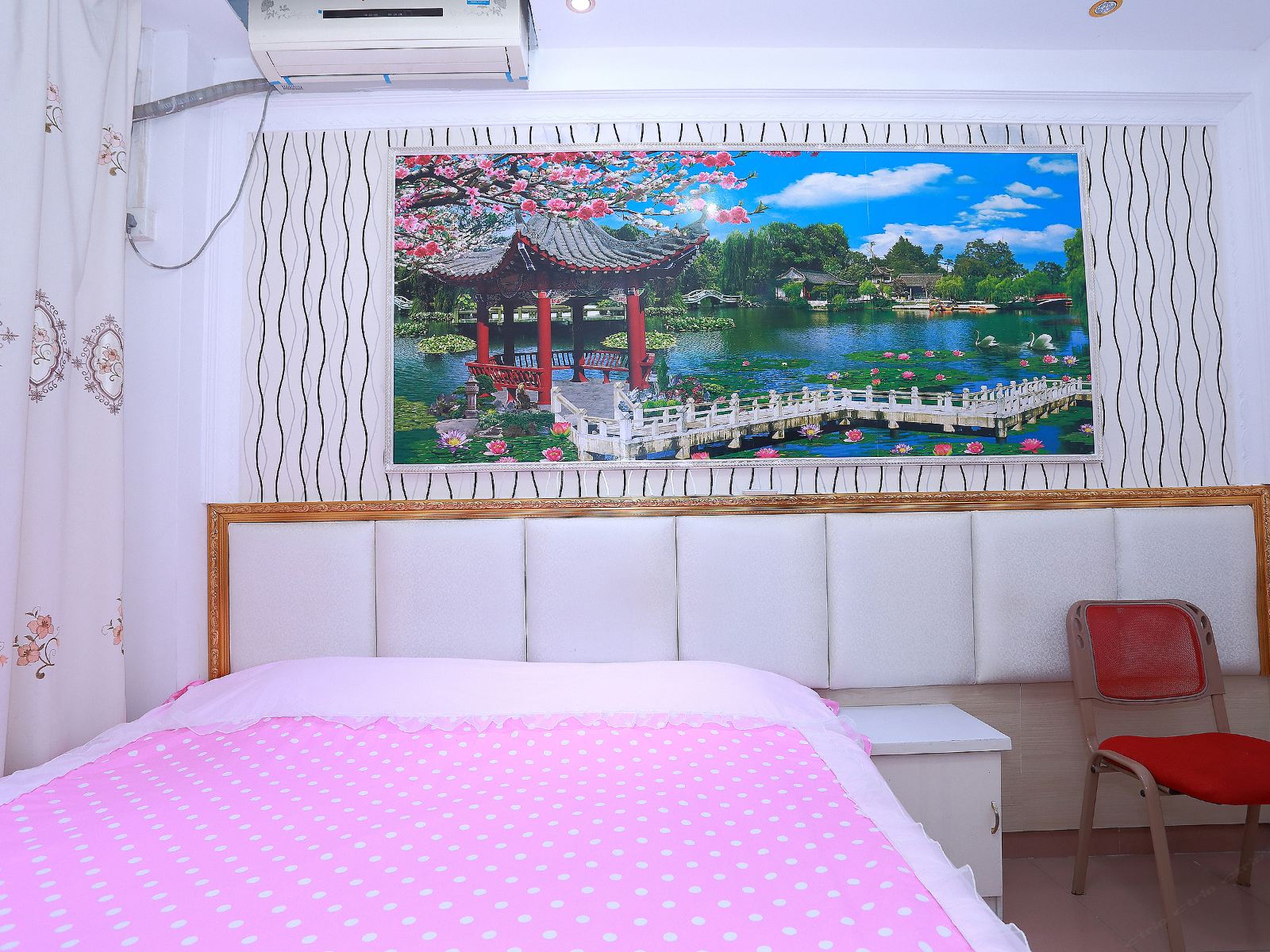 豪华大床房