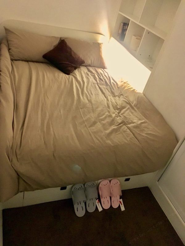 江边一室一厅套房