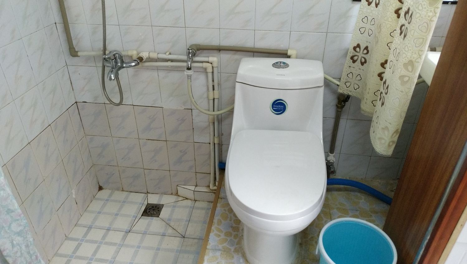 江边一室大床房