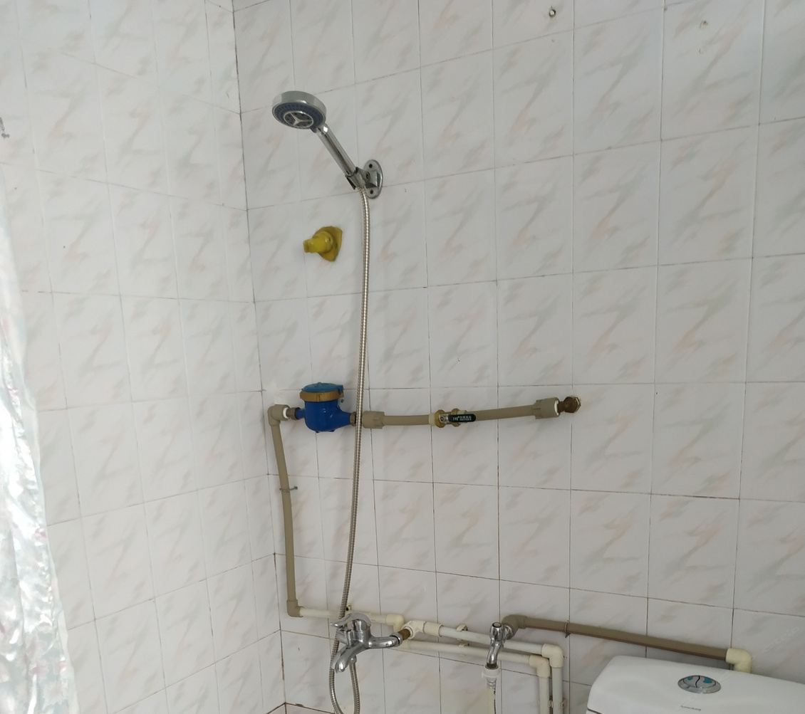 江边一室大床房