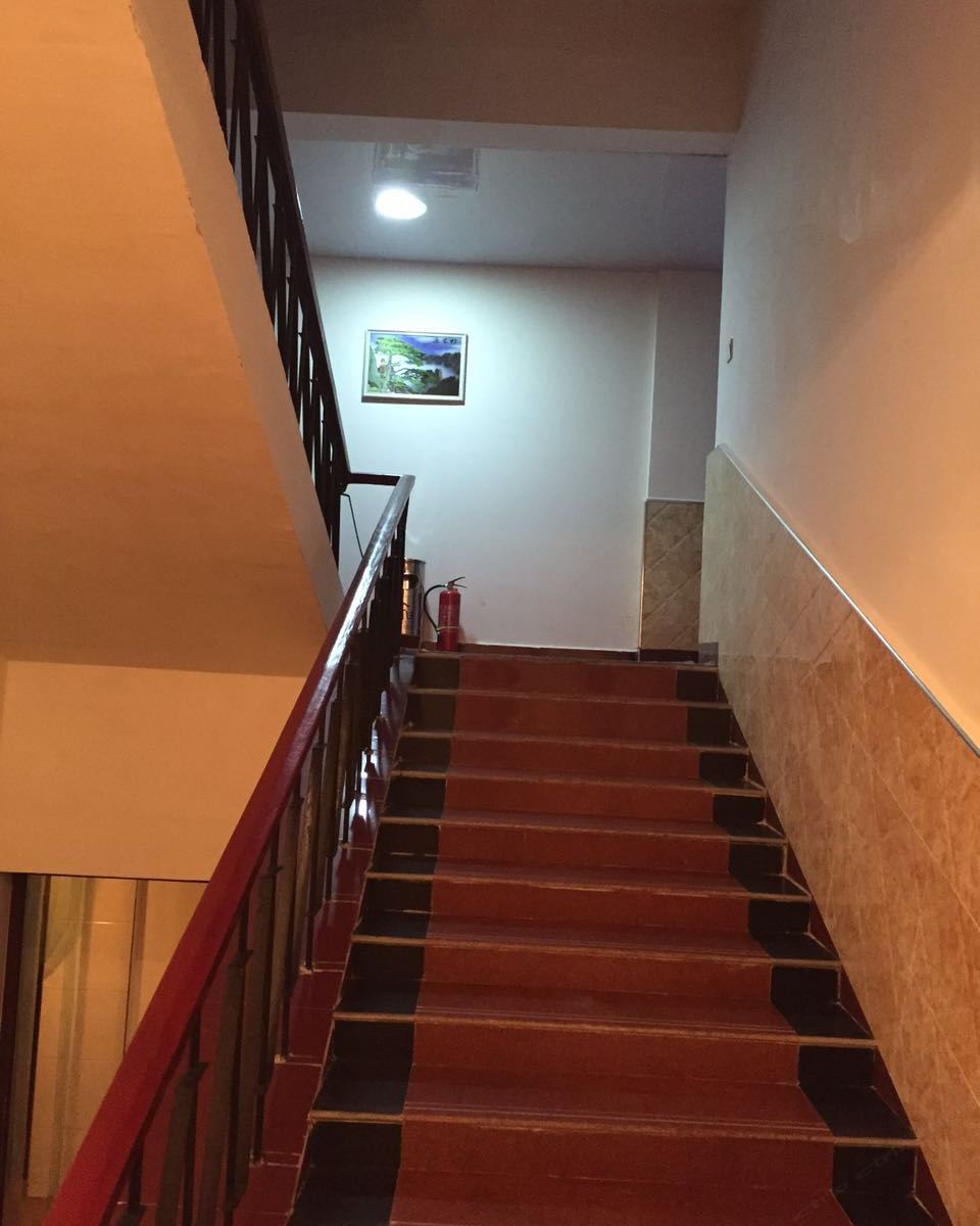 纳雍佳和宾馆