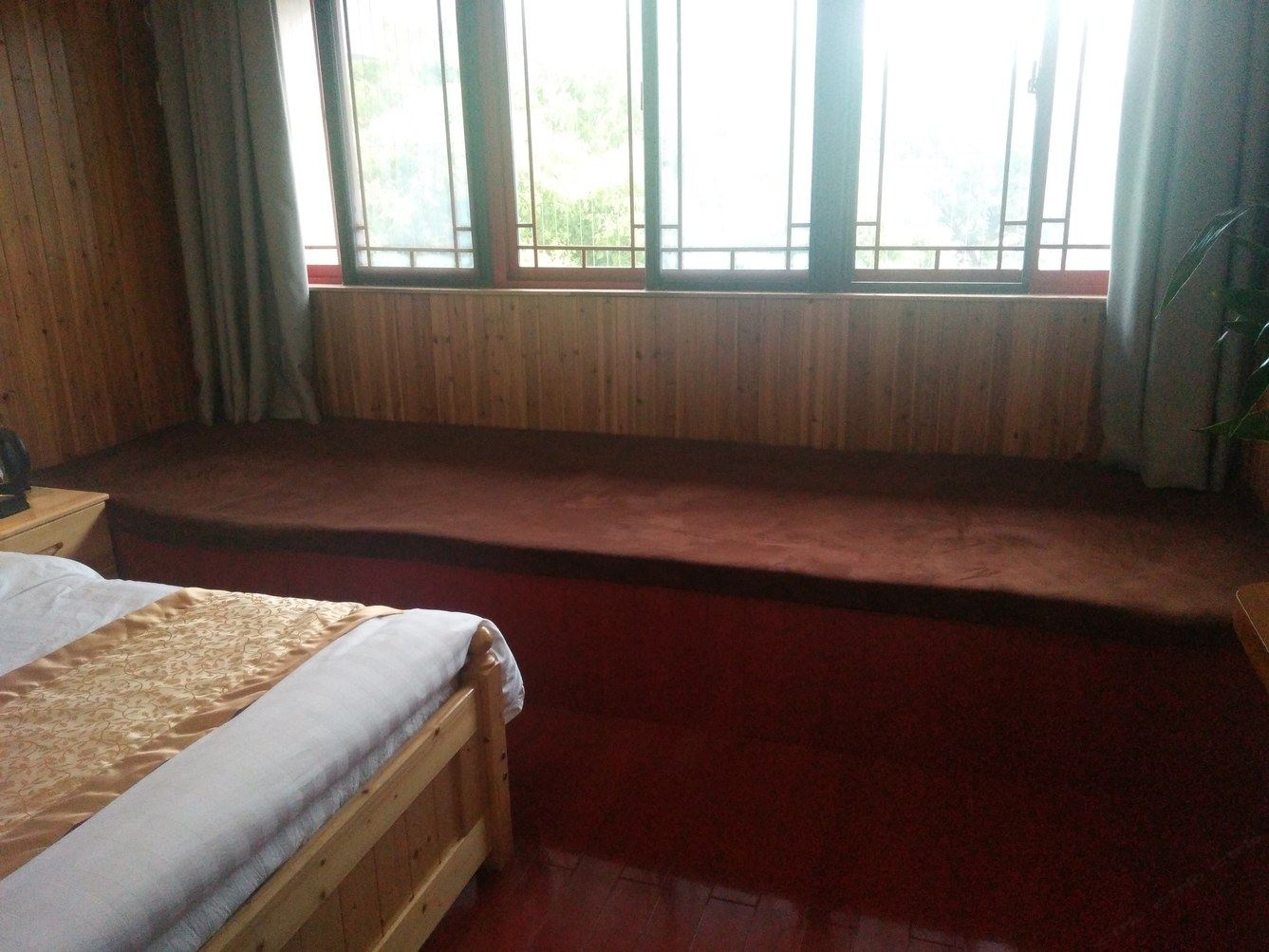 三室一厅套房(无窗)