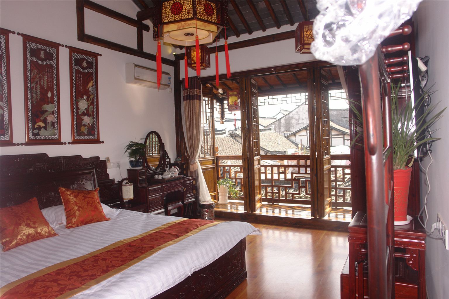 世德缘临河阳台观景大床房