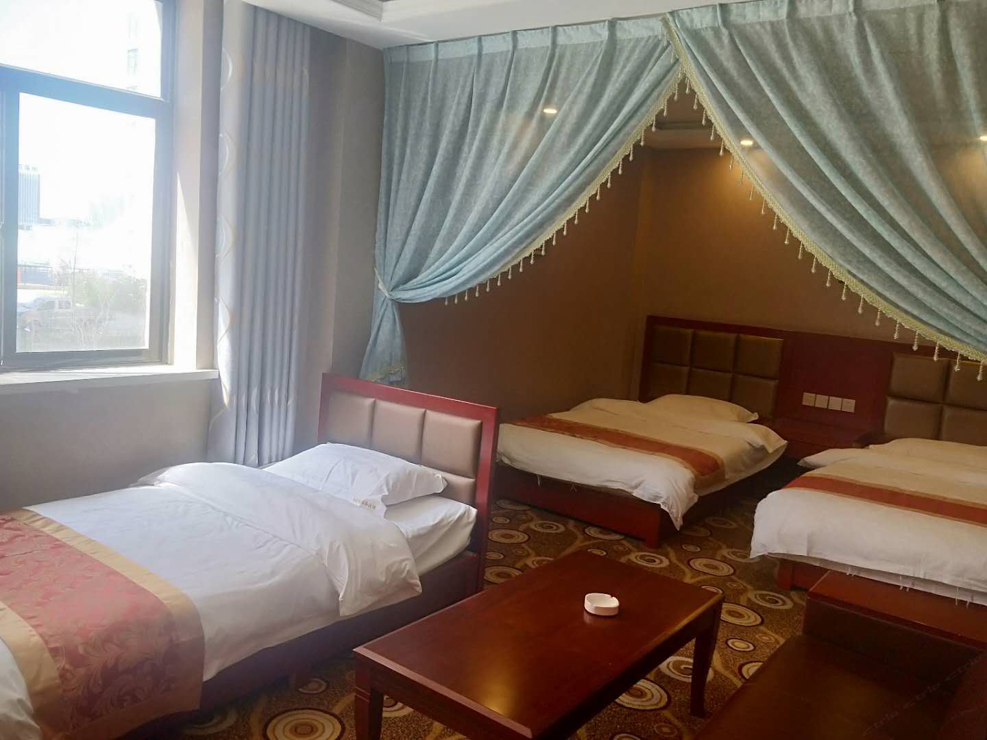 豪华三人间