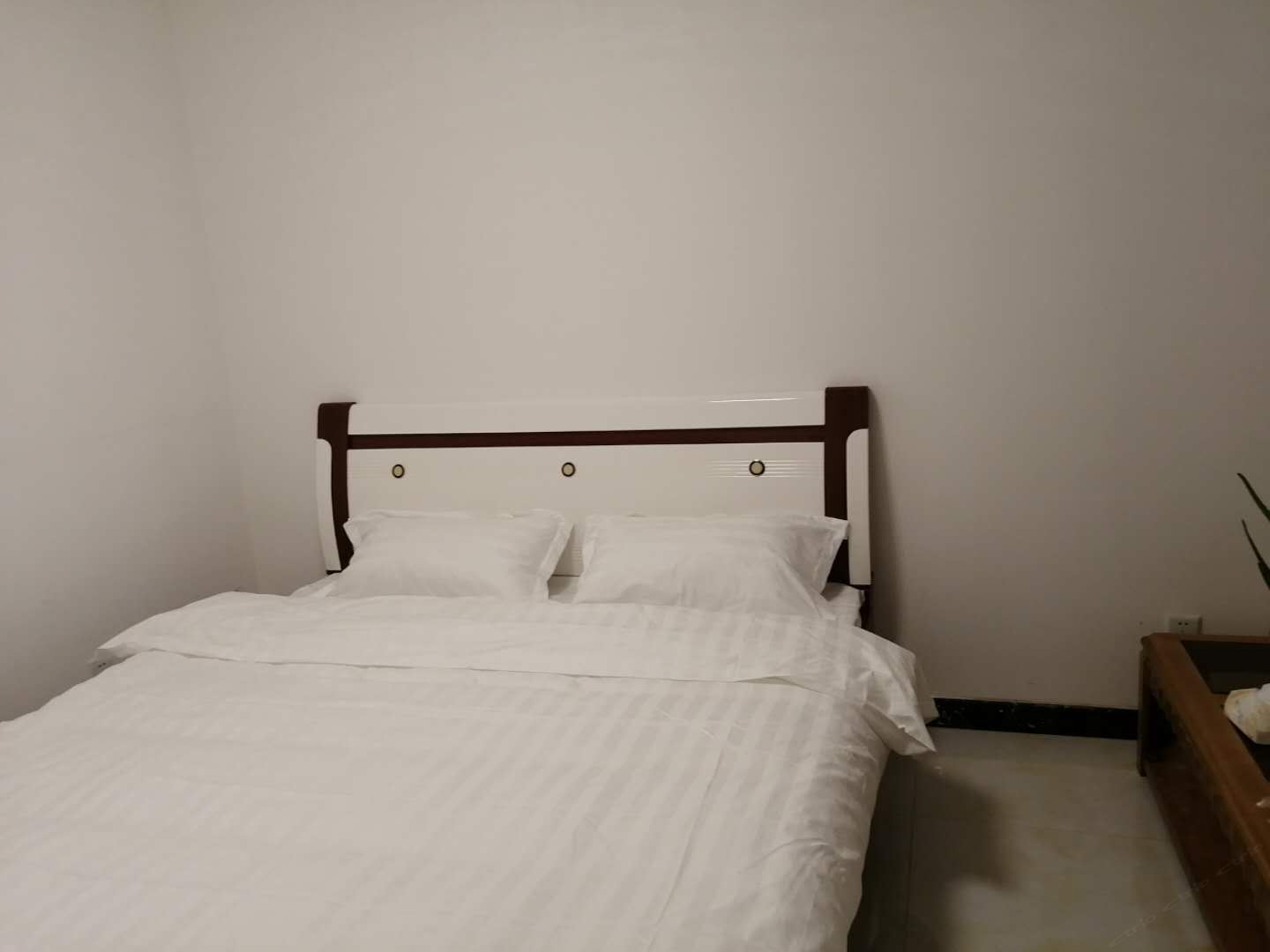 标准大床房(公共卫浴)