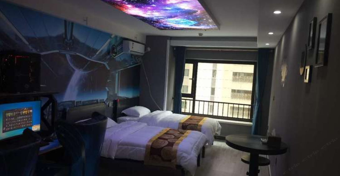 太空领域主题两人间