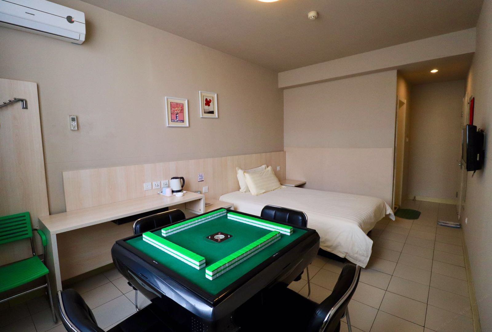 电麻将棋牌房