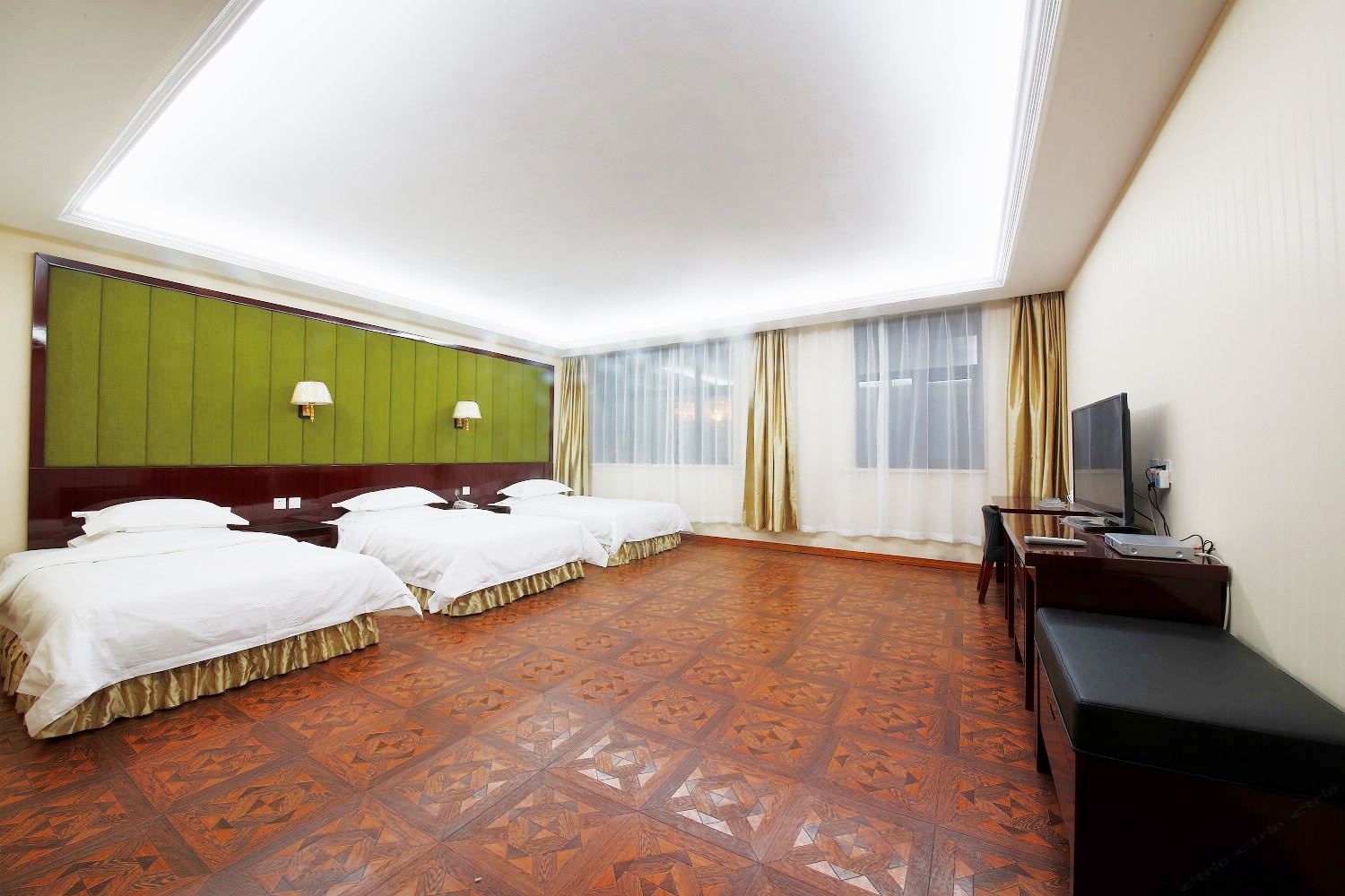 豪华休闲三人房