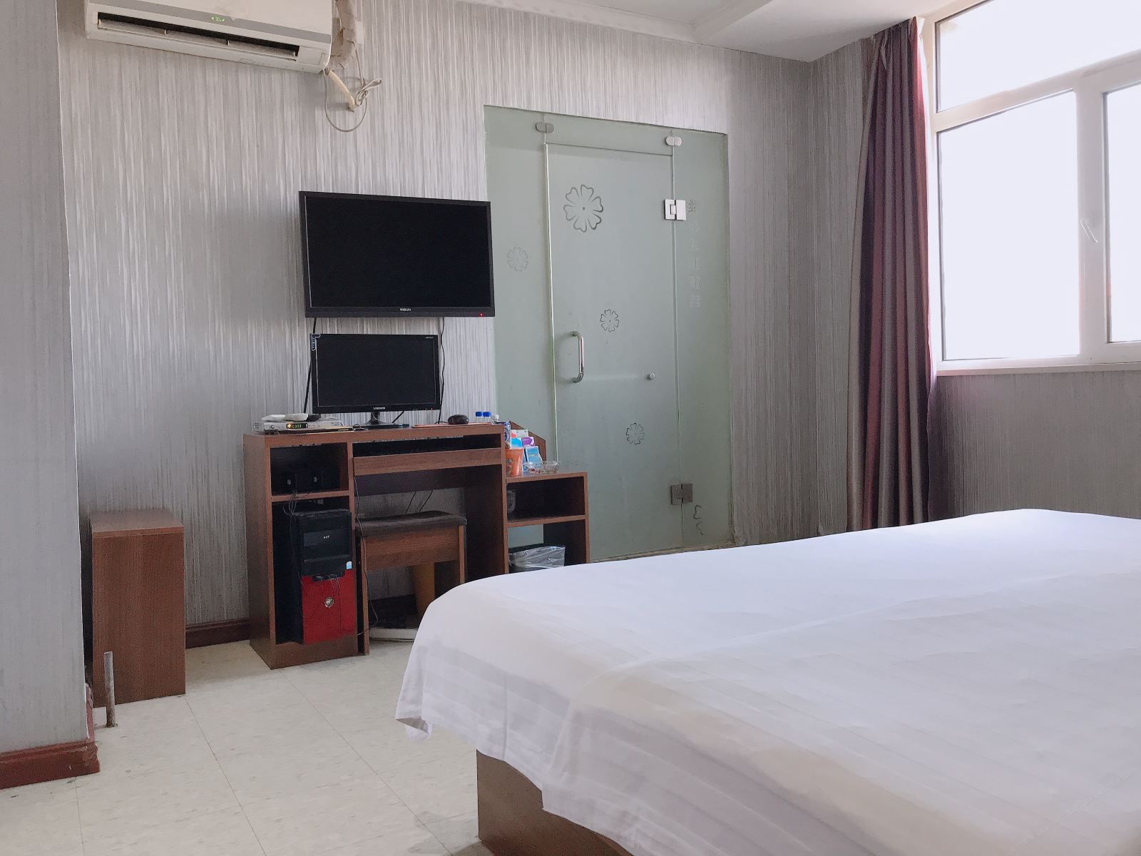 阳光大床房