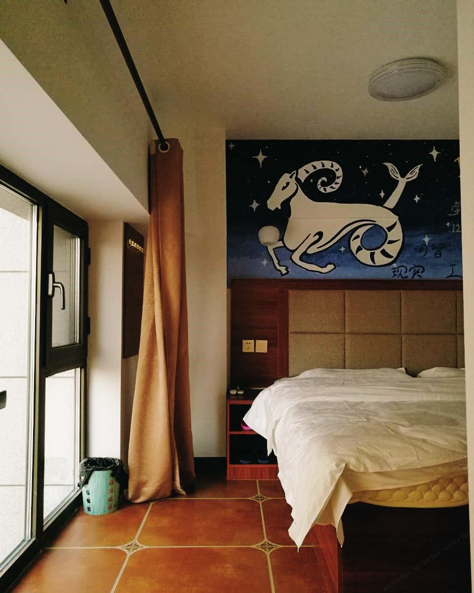 阳光大床房