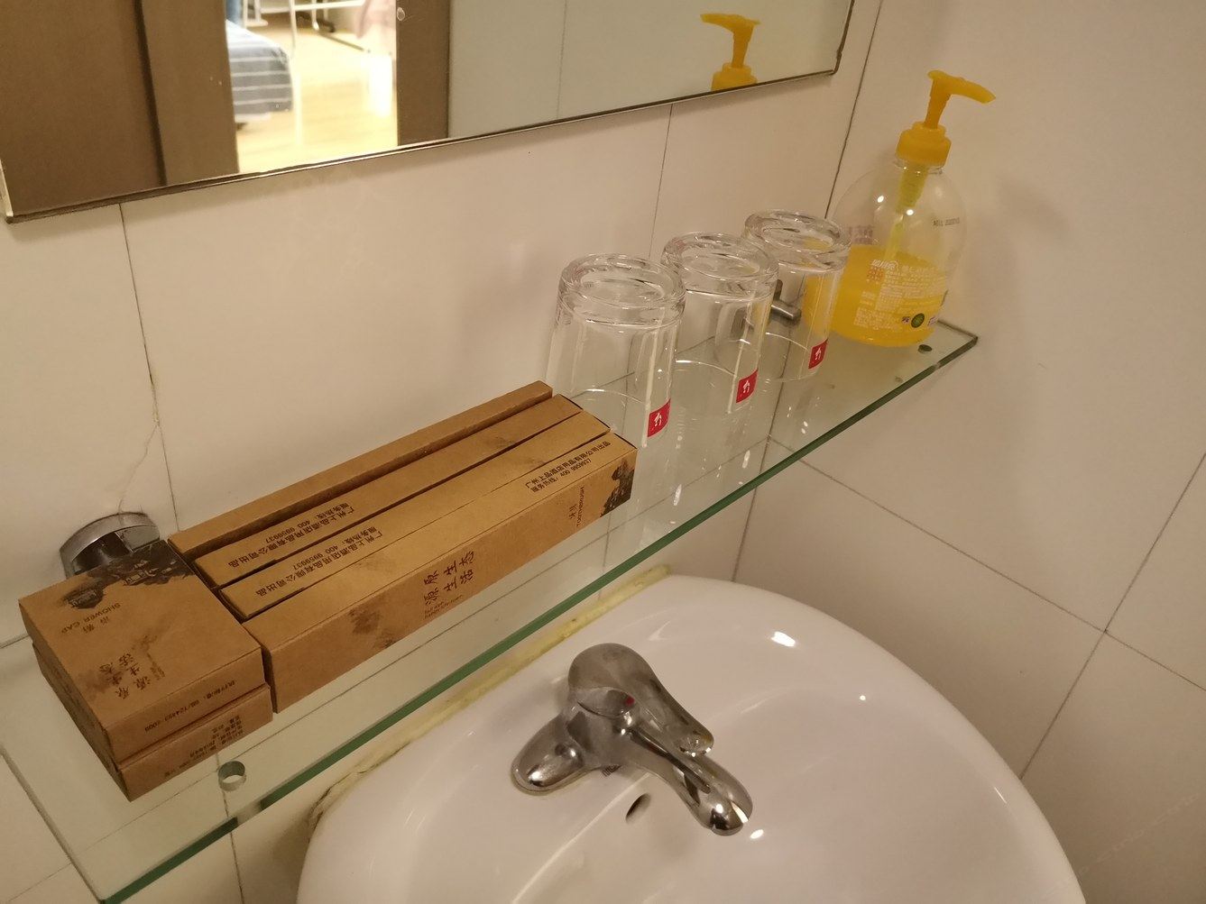 现代简约一室二床房