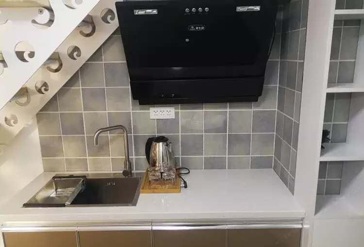 复式loft情侣主题房