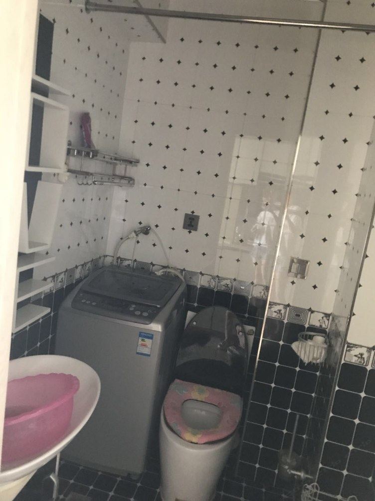 简欧一室三床房