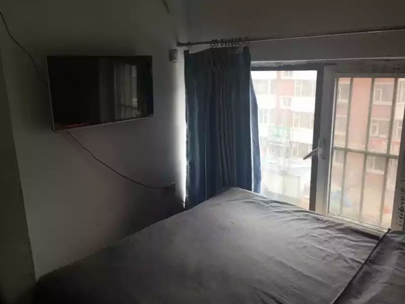 普通阳光大床房(公共卫生间)(无法洗浴)