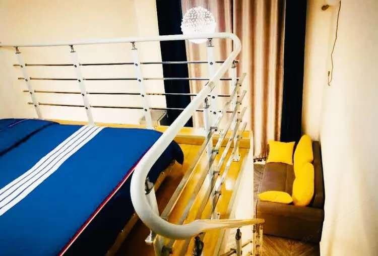 复式loft情侣主题房
