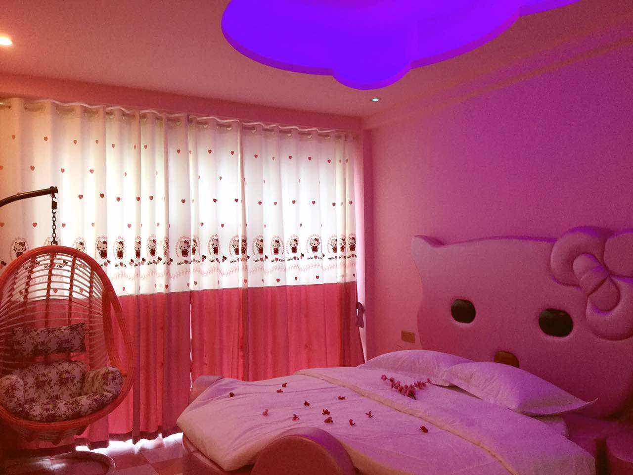 Hello kitty圆床房