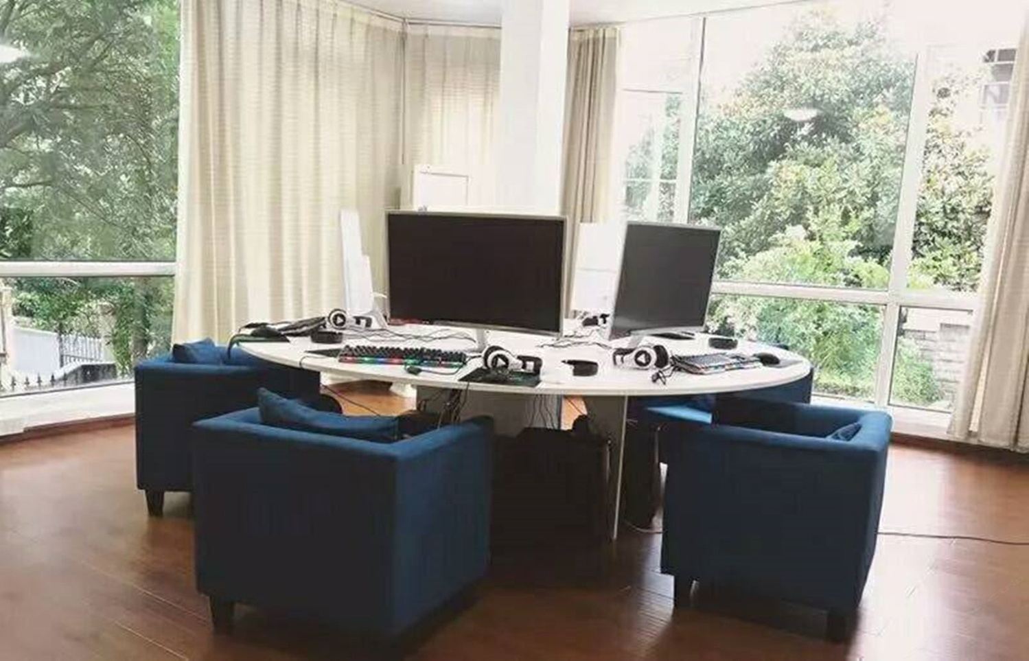 温馨家庭四室一厅套房