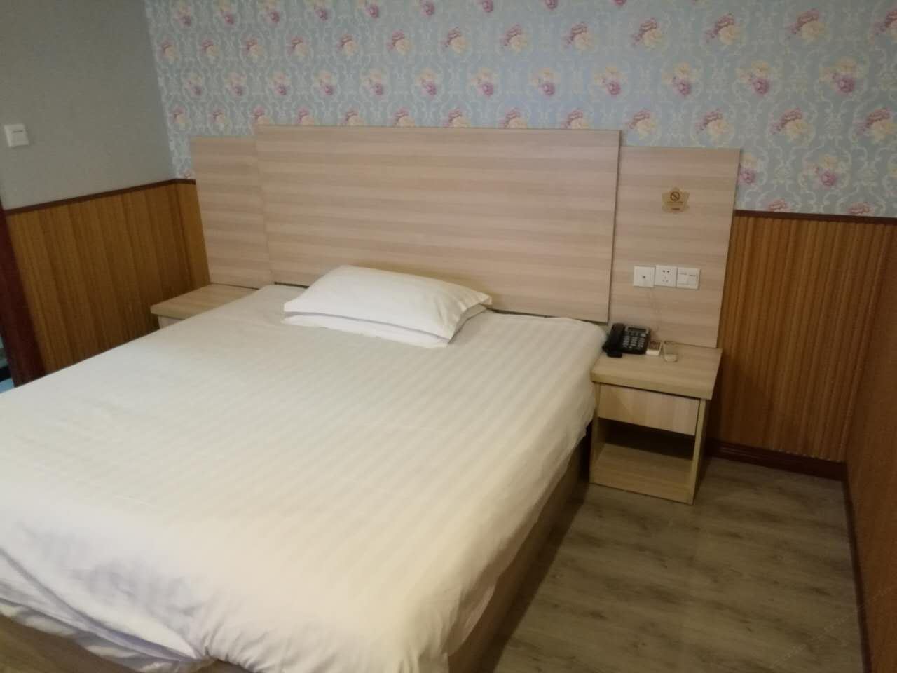 特惠大床房(无窗)