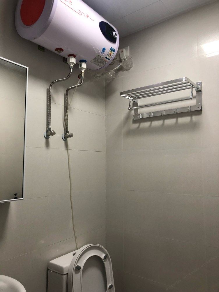 现代简约一室大床房