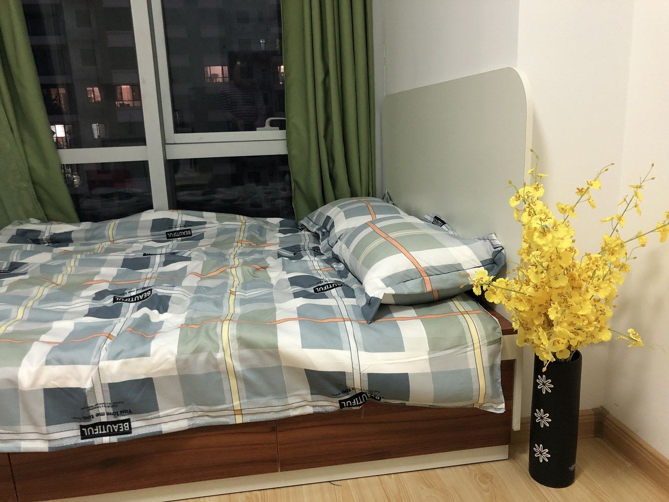 现代简约一室大床房