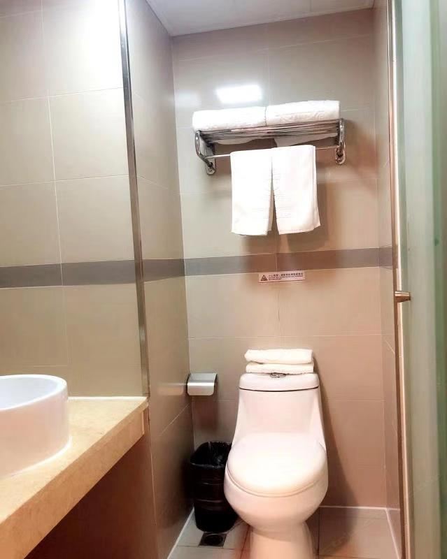 经济大床房