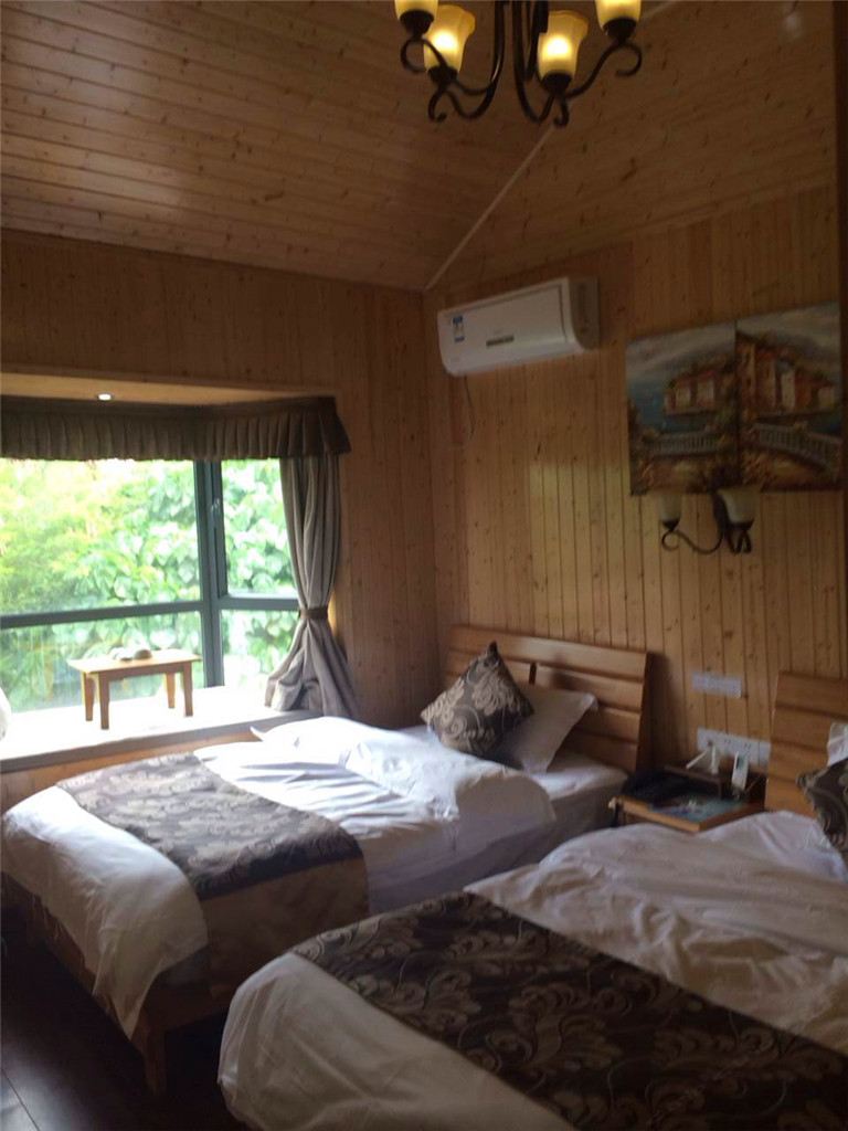 独栋临湖木屋