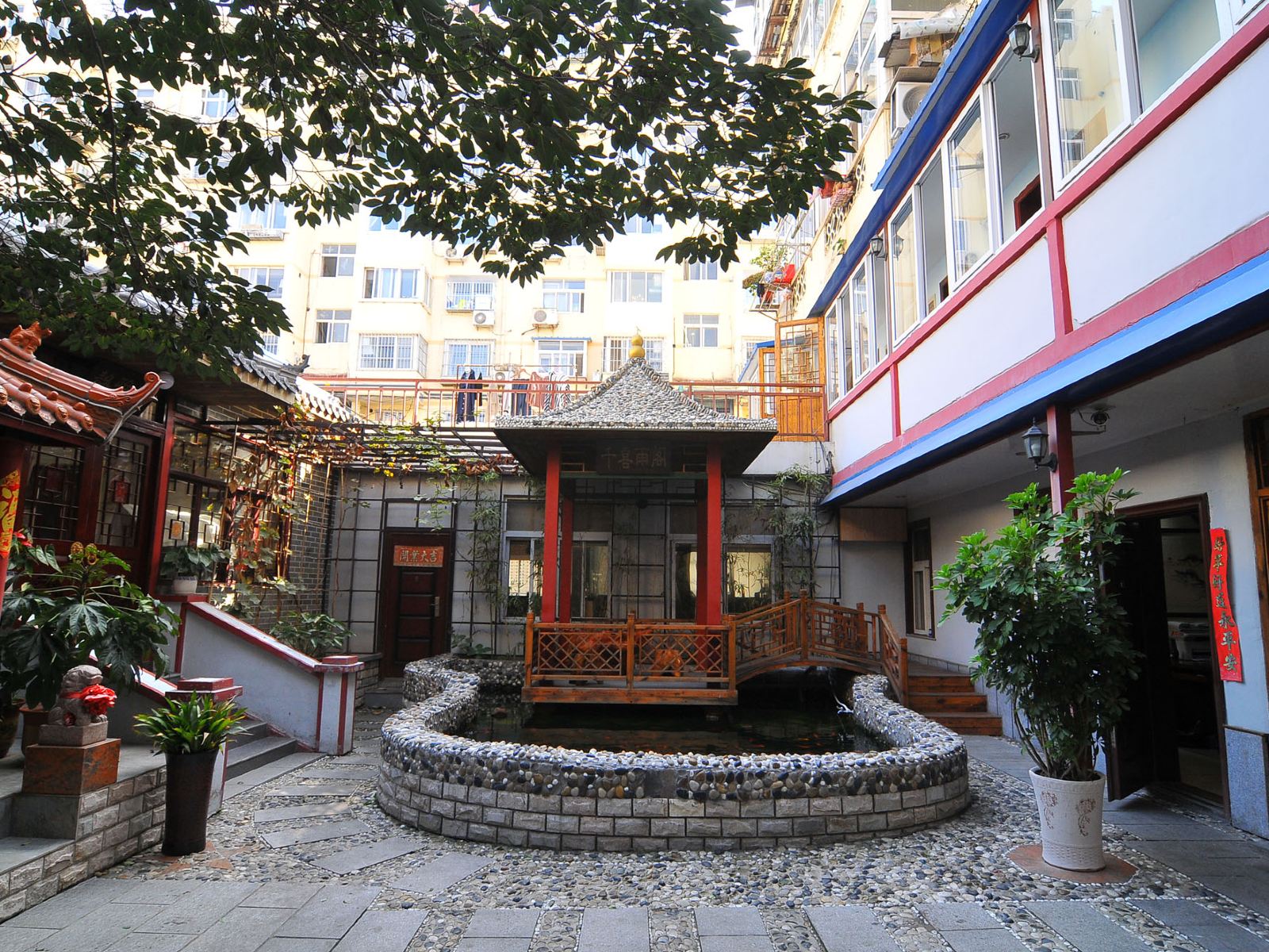 青岛千喜雨庭院式商务酒店