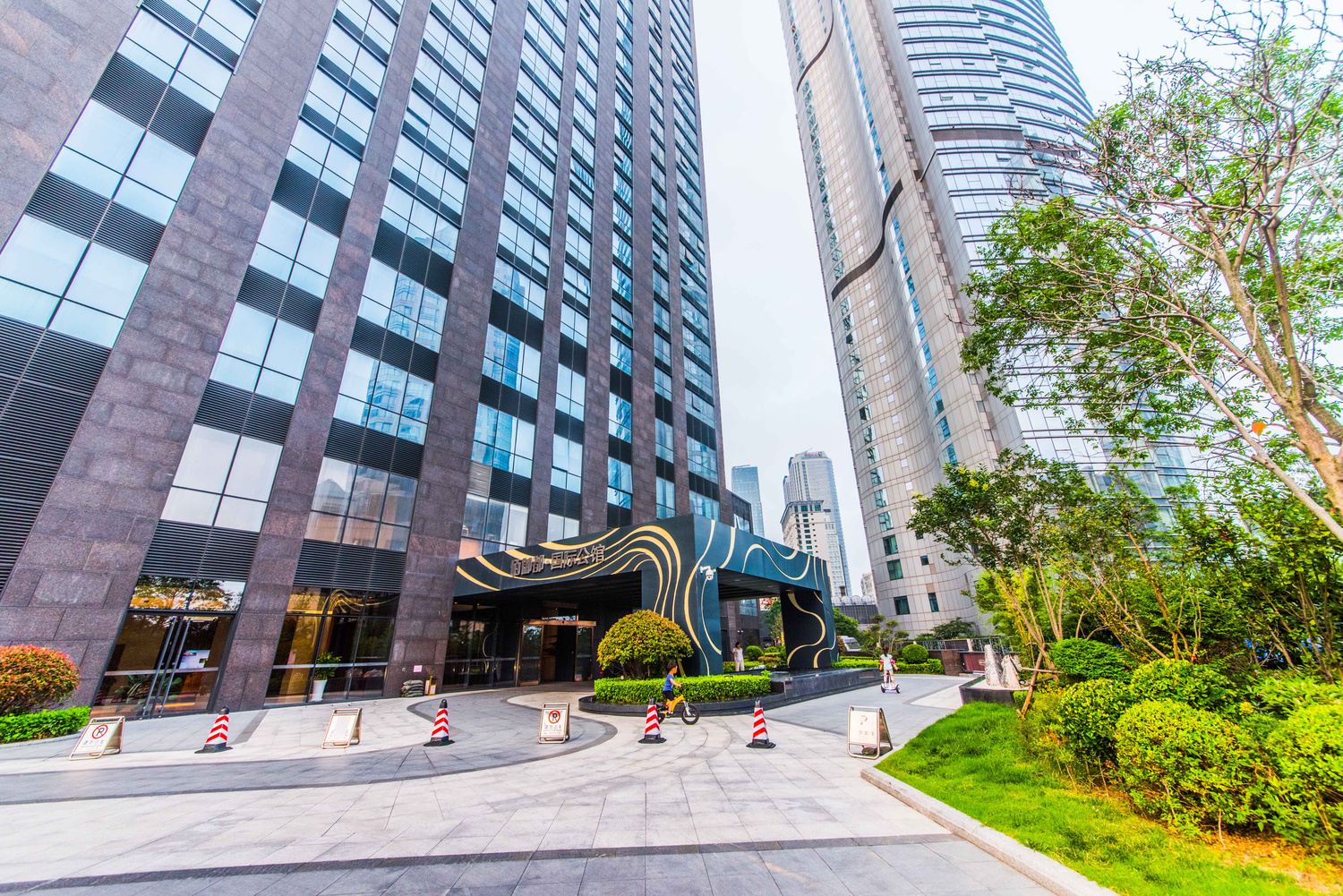 青岛快乐租公寓(延安三路分店)
