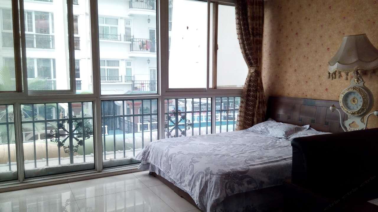 豪华大床房