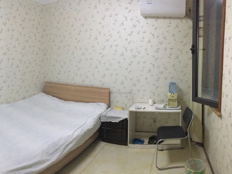 普通大床房(公共卫浴)