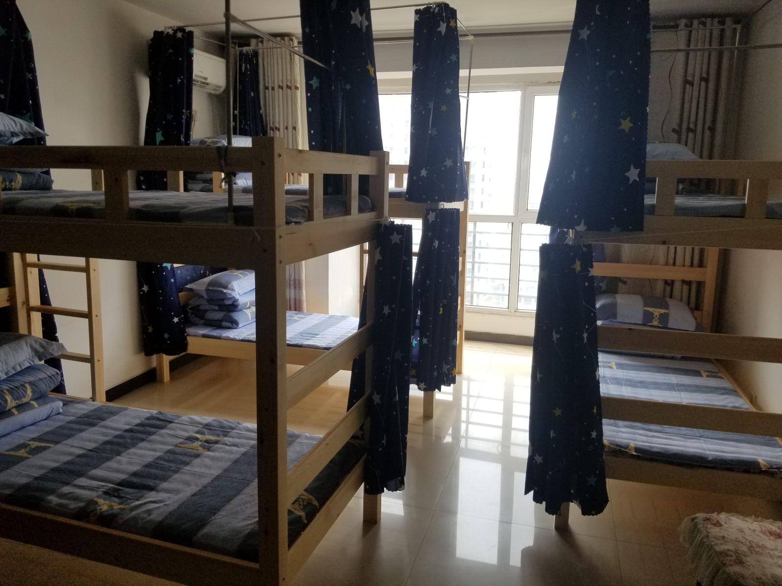 观景六人间(床位)(公共卫浴)