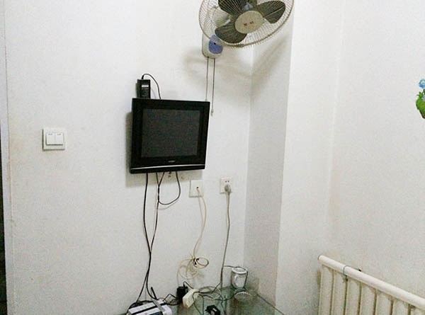 标准大床房(无窗)(公共卫浴)