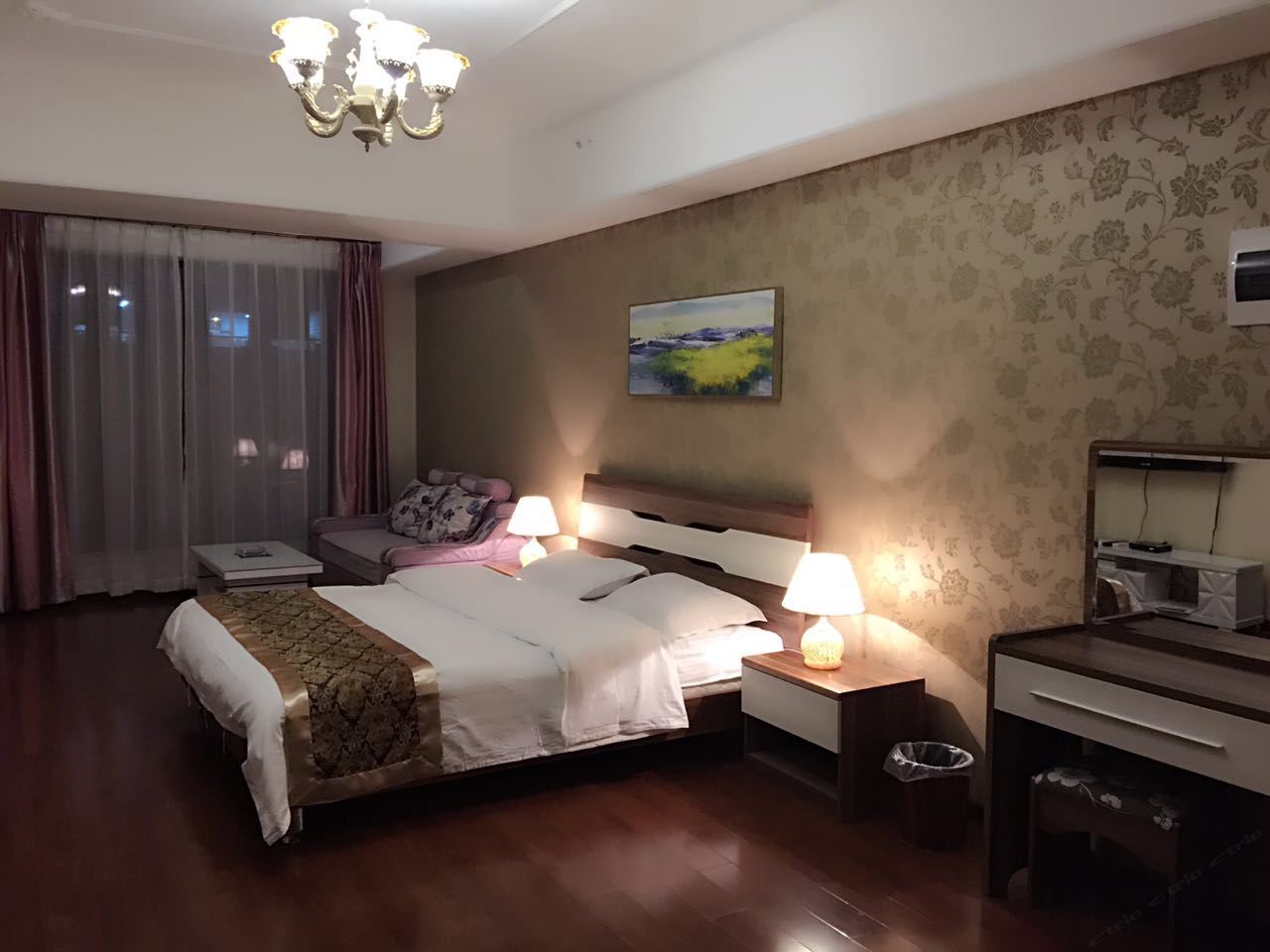 豪华大床房