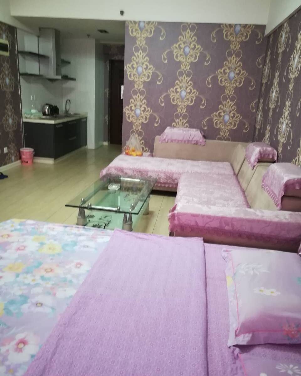 紫色情侣房
