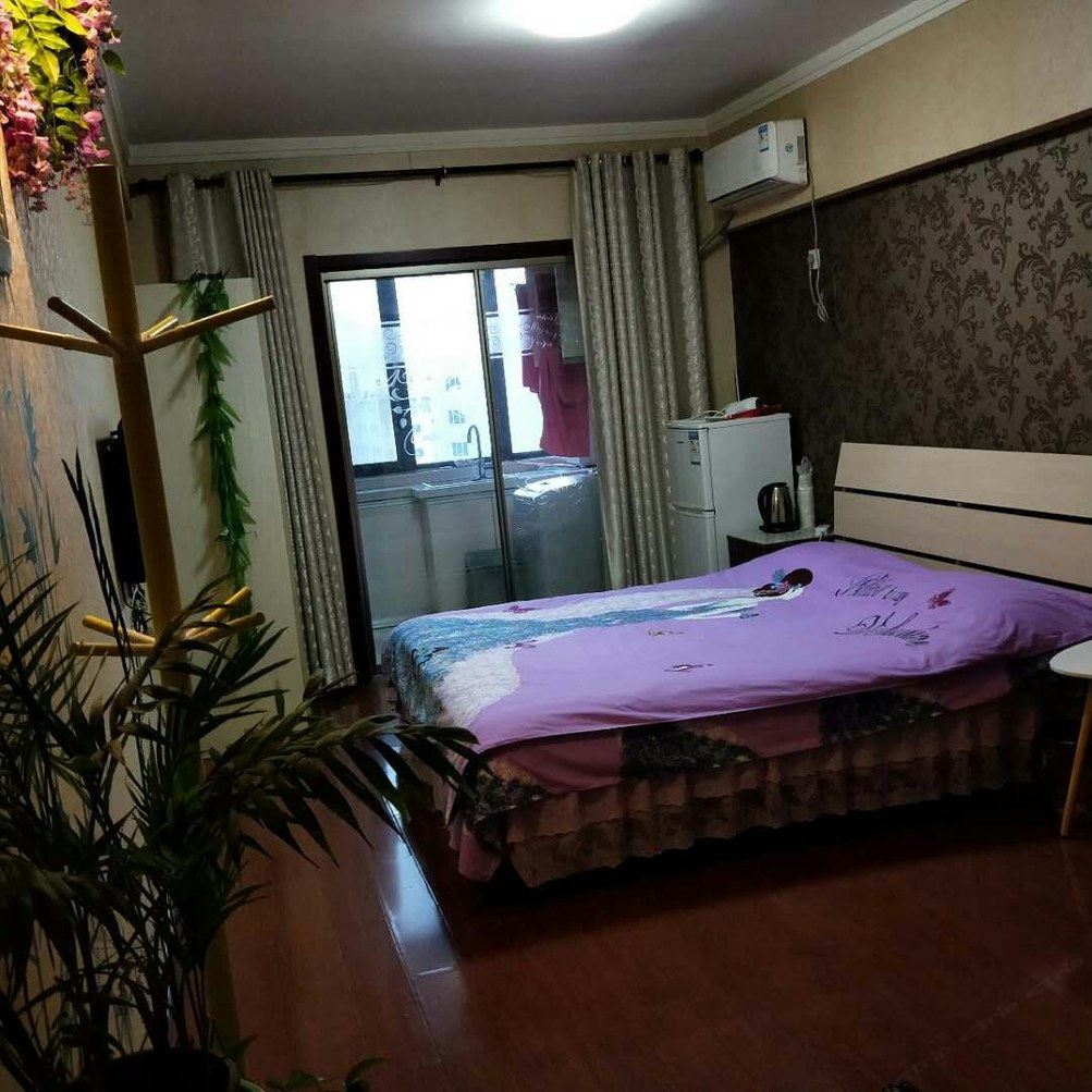 一室大床房(无窗)