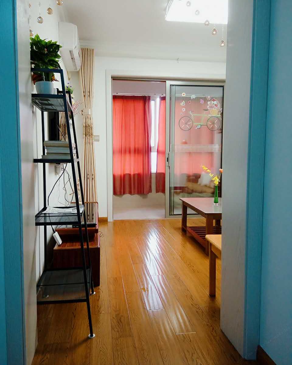 无锡火车站旁 近地铁 温馨两居 可住4人普通公寓