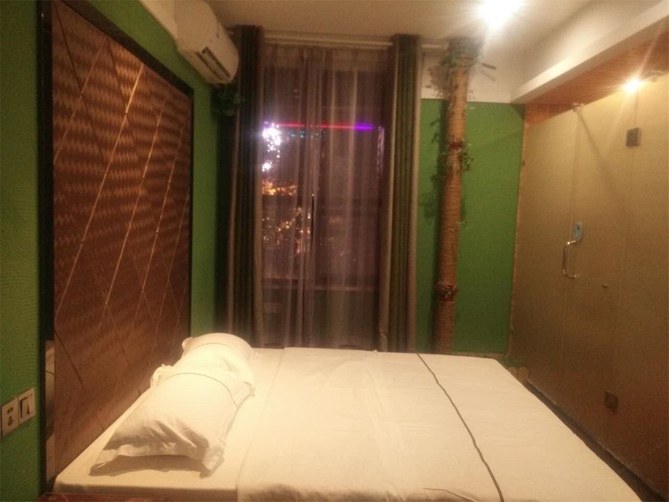 豪华大床房