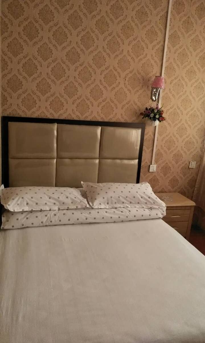 阳光大床房