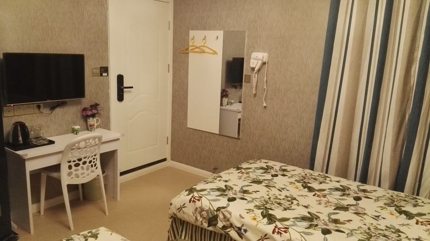 舒适双床间