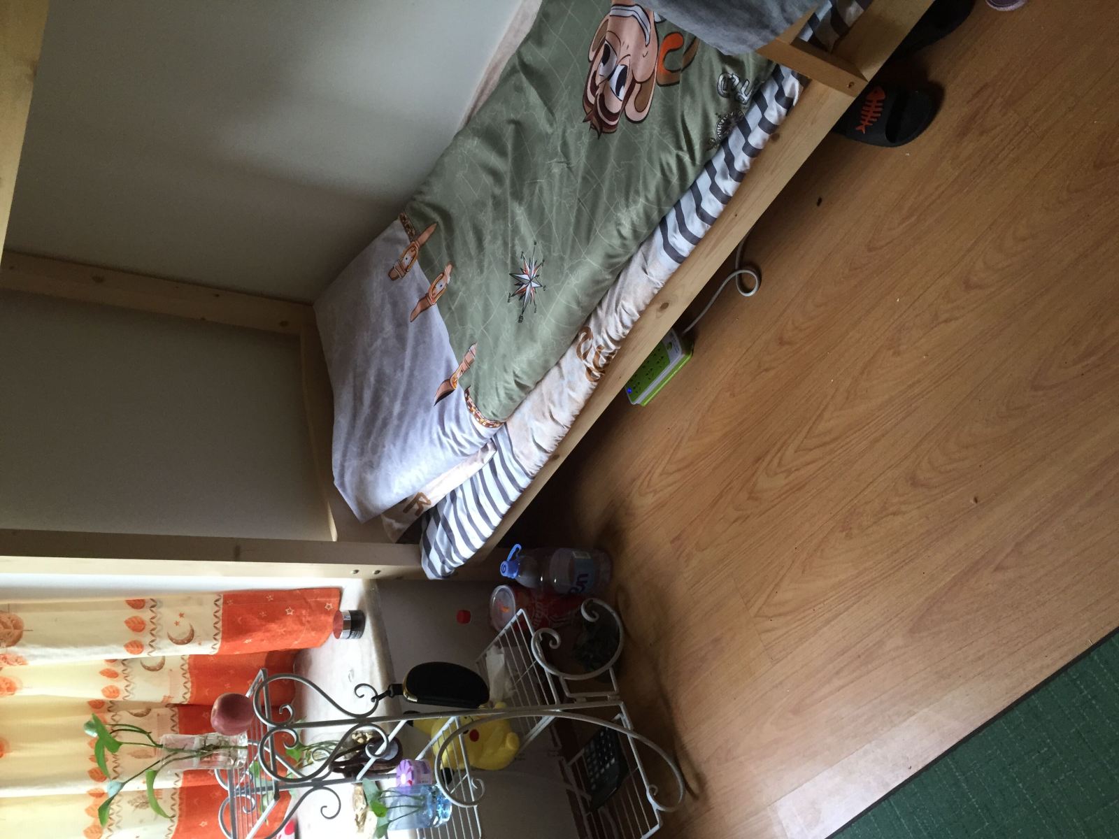 男生六人房