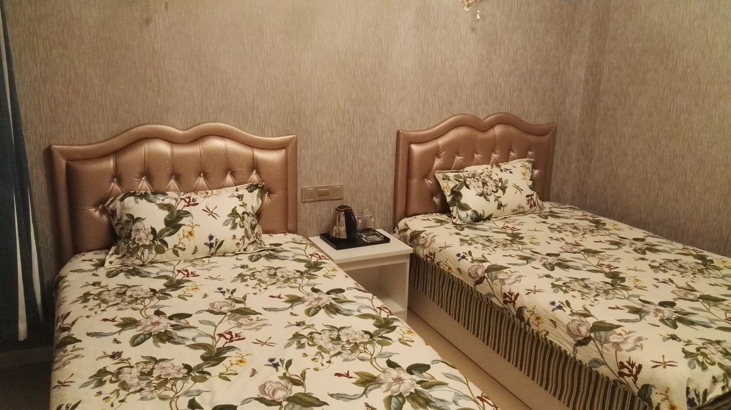 舒适双床间