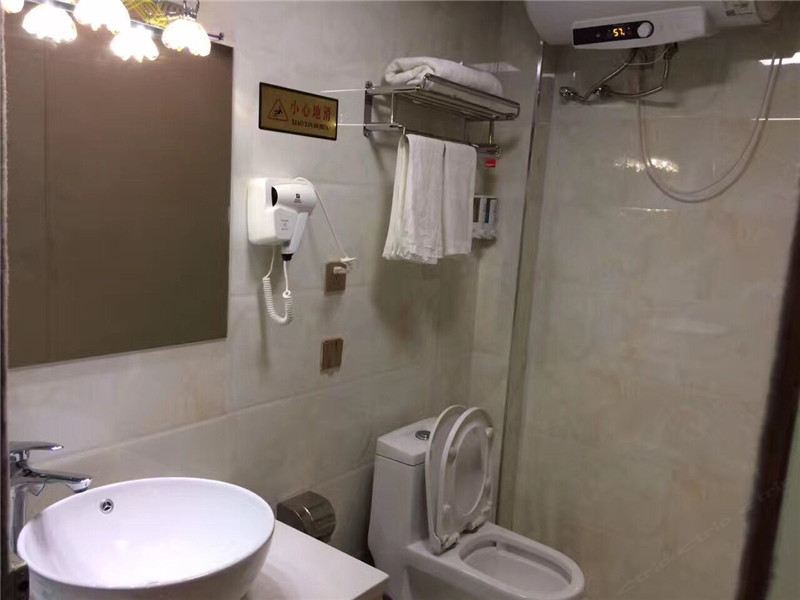 经济大床房