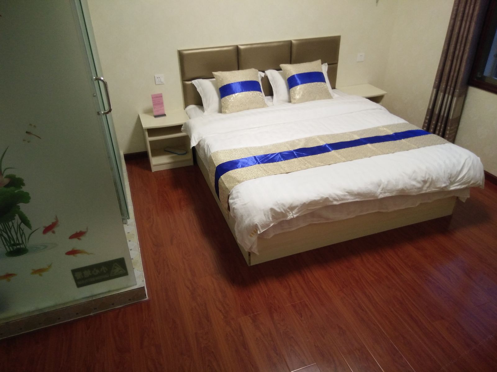 豪华大床房
