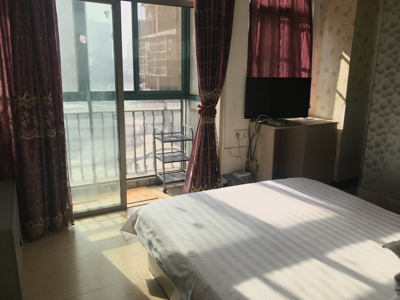 阳光大床房