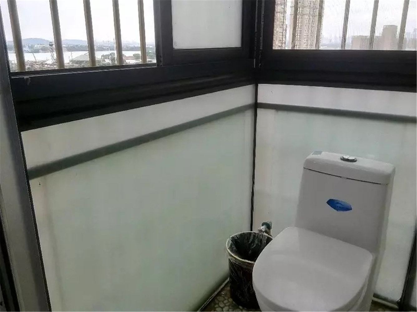 温馨阳台双床房