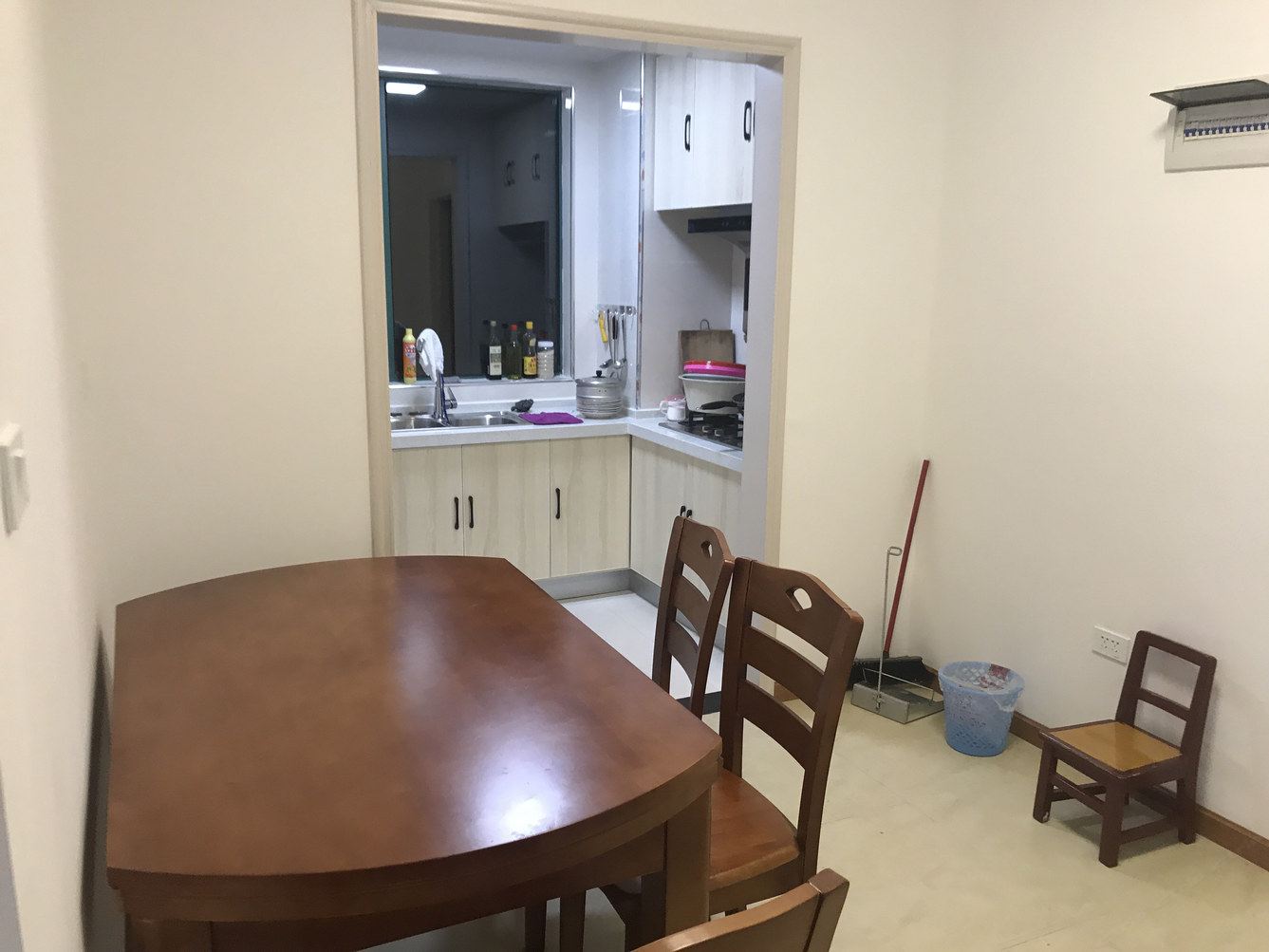 舒适湖景四室大床房