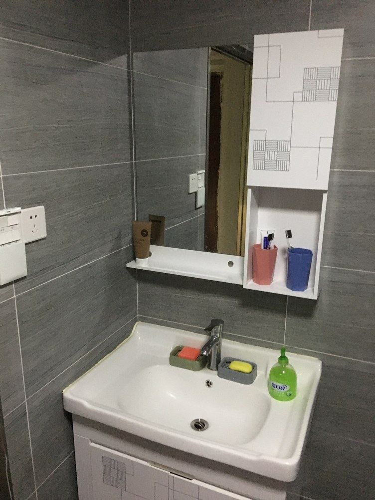 情侣一室大床房