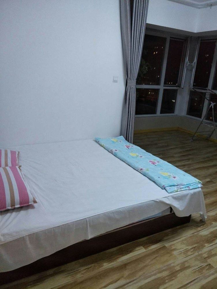 花园三室一厅套房