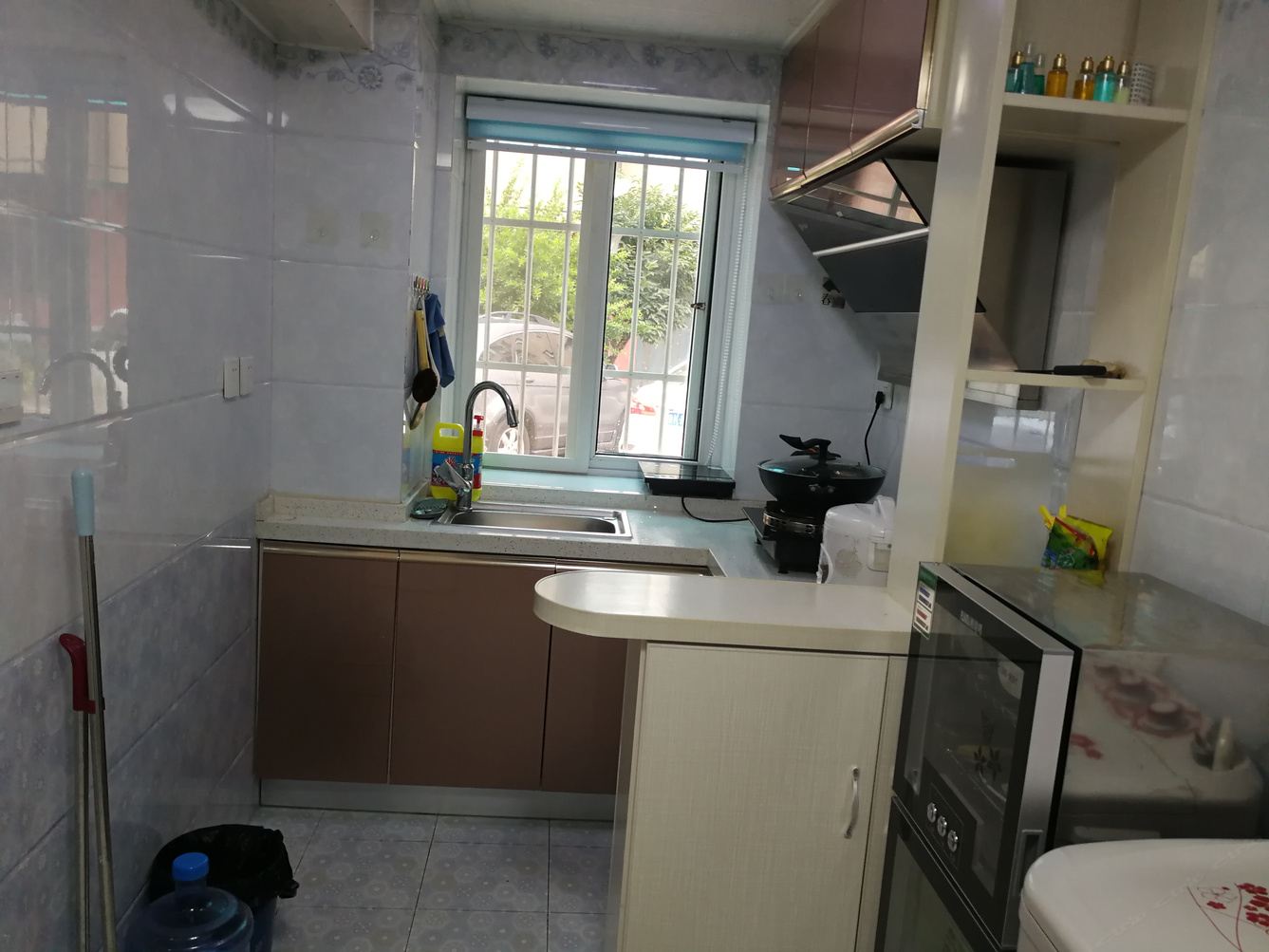 精装一室一厅套房